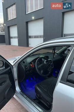 Лифтбек Mitsubishi Carisma 2003 в 