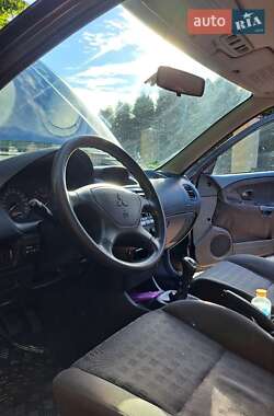 Лифтбек Mitsubishi Carisma 2001 в 