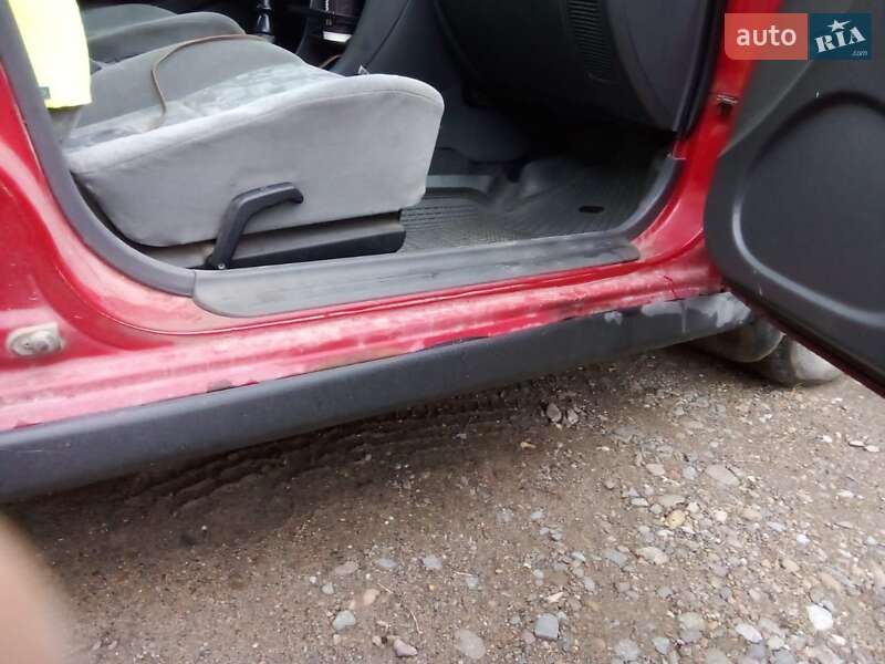 Лифтбек Mitsubishi Carisma 1998 в Черновцах