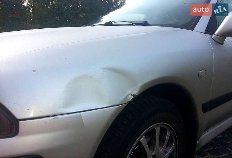 Седан Mitsubishi Carisma 2002 в Львові