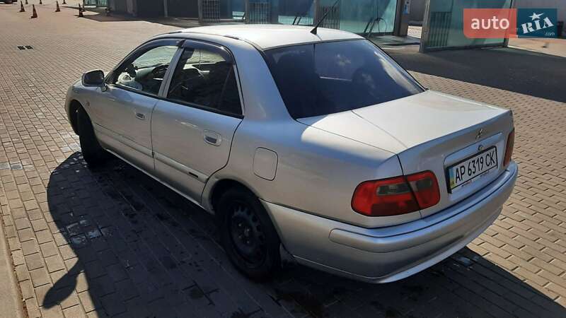 Седан Mitsubishi Carisma 2002 в Киеве