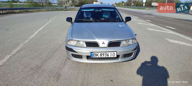 Лифтбек Mitsubishi Carisma 2001 в Дубно