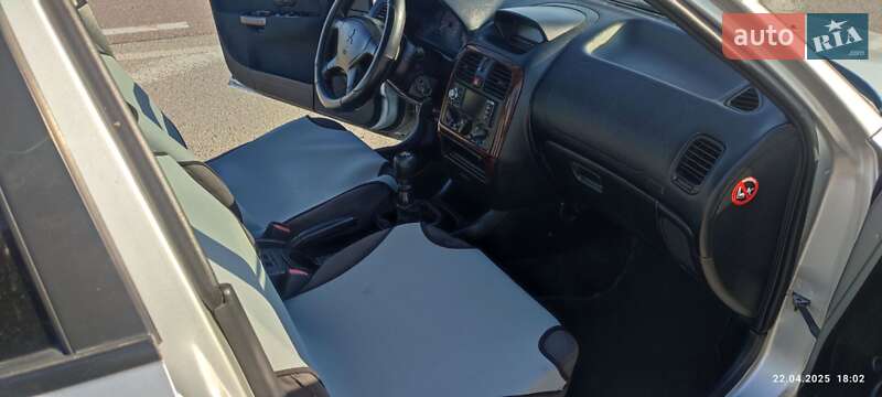 Лифтбек Mitsubishi Carisma 2001 в Дубно