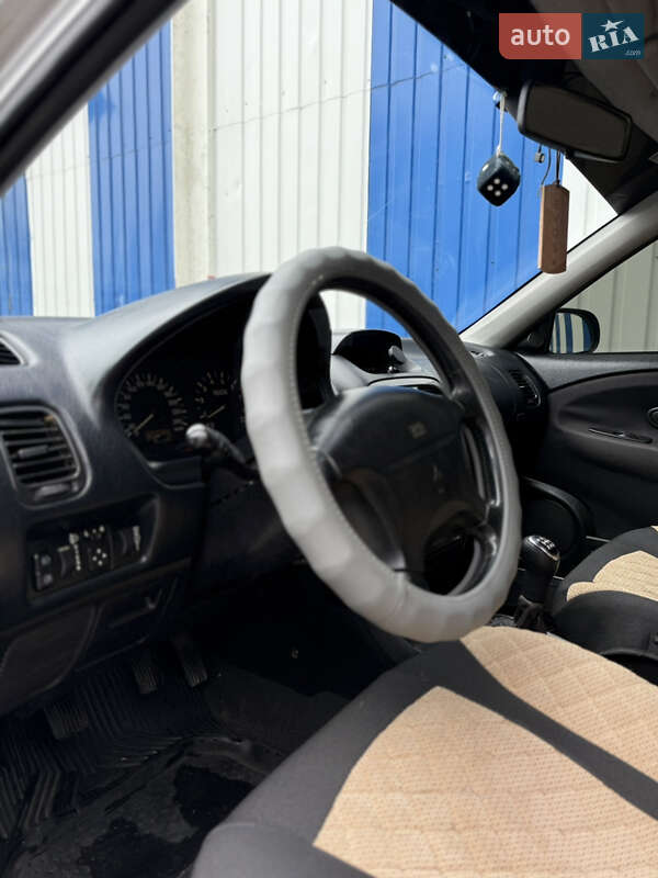 Седан Mitsubishi Carisma 1999 в Одессе
