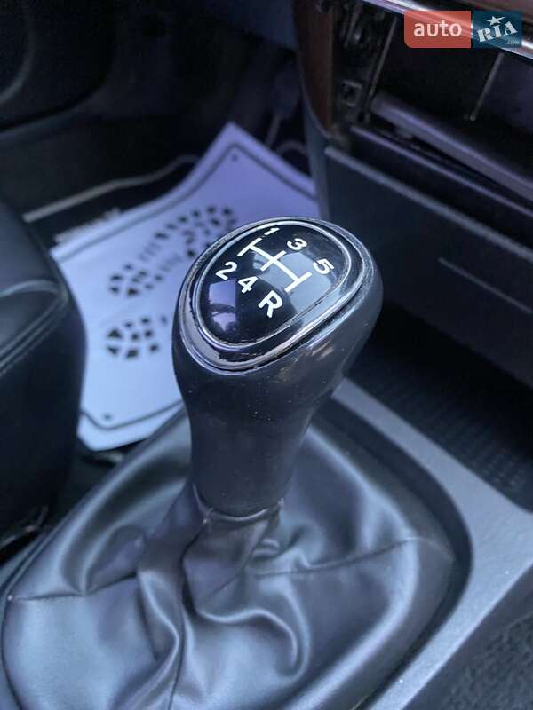 Седан Mitsubishi Carisma 2002 в Ровно