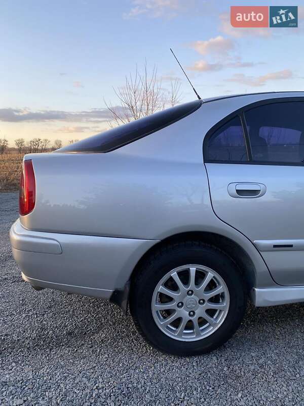 Седан Mitsubishi Carisma 2002 в Ровно