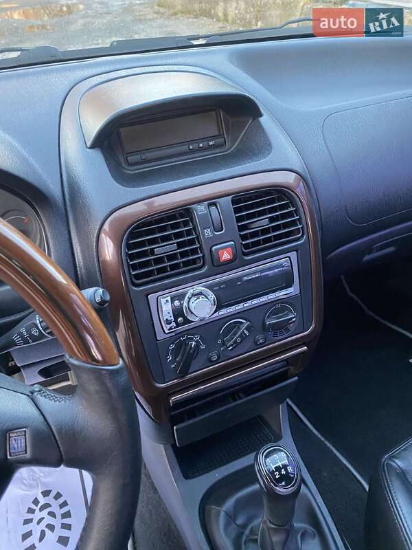 Седан Mitsubishi Carisma 2002 в Ровно