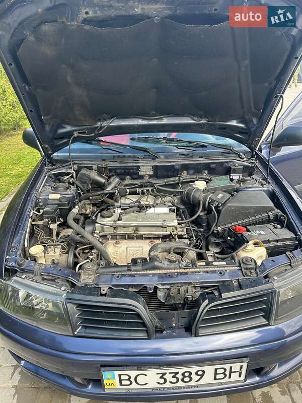 Седан Mitsubishi Carisma 2002 в Борщеві
