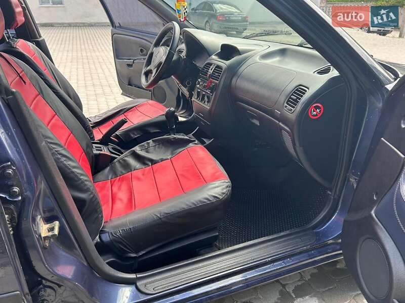 Седан Mitsubishi Carisma 2002 в Борщеві