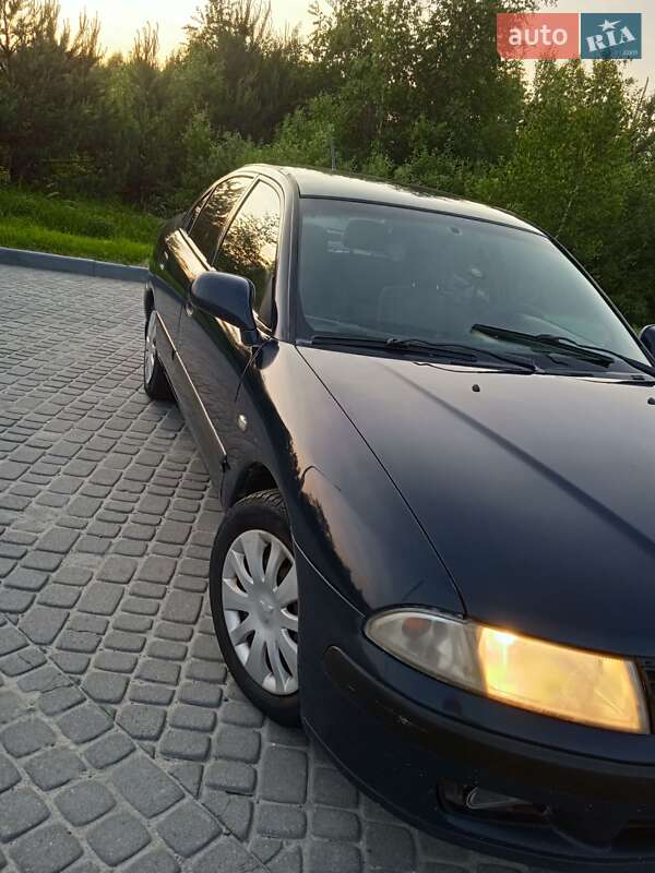 Ліфтбек Mitsubishi Carisma 1999 в Львові