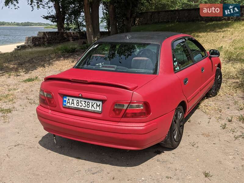 Седан Mitsubishi Carisma 2000 в Кременчуці