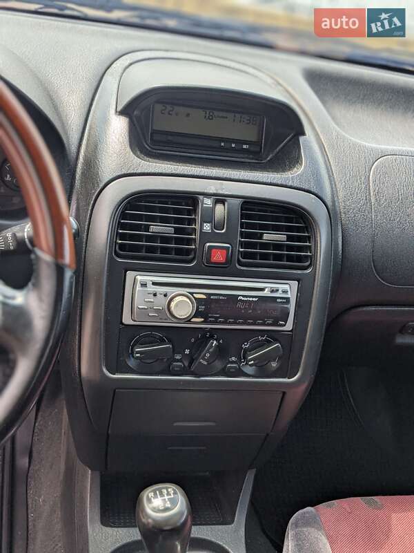 Седан Mitsubishi Carisma 2000 в Кременчуці