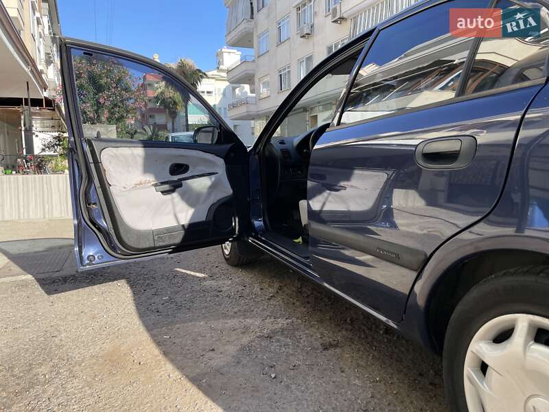 Лифтбек Mitsubishi Carisma 2002 в Тернополе