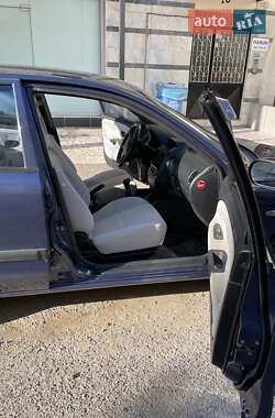 Лифтбек Mitsubishi Carisma 2002 в 