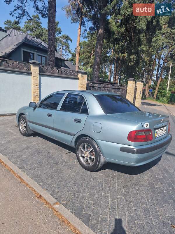 Седан Mitsubishi Carisma 2003 в Львові