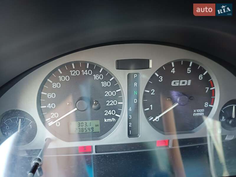 Ліфтбек Mitsubishi Carisma 2003 в Києві