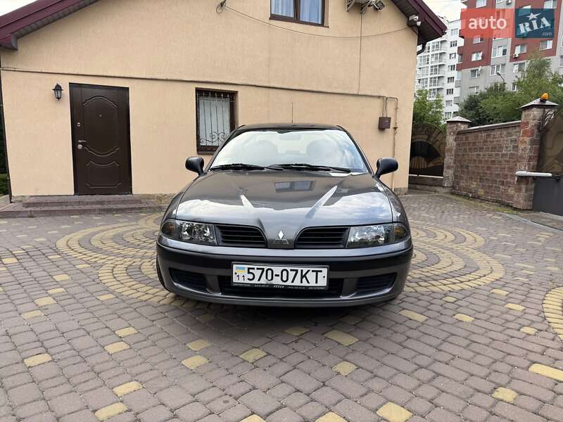 Седан Mitsubishi Carisma 2004 в Львове