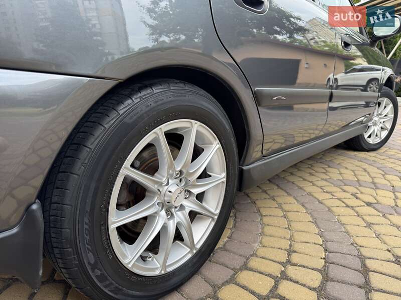 Седан Mitsubishi Carisma 2004 в Львове