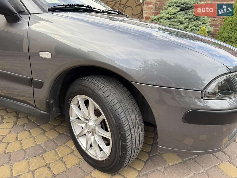 Седан Mitsubishi Carisma 2004 в Львове