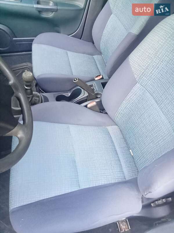 Седан Mitsubishi Carisma 2000 в Киеве