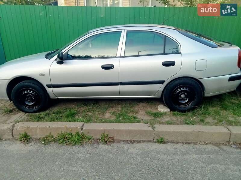 Седан Mitsubishi Carisma 2000 в Киеве
