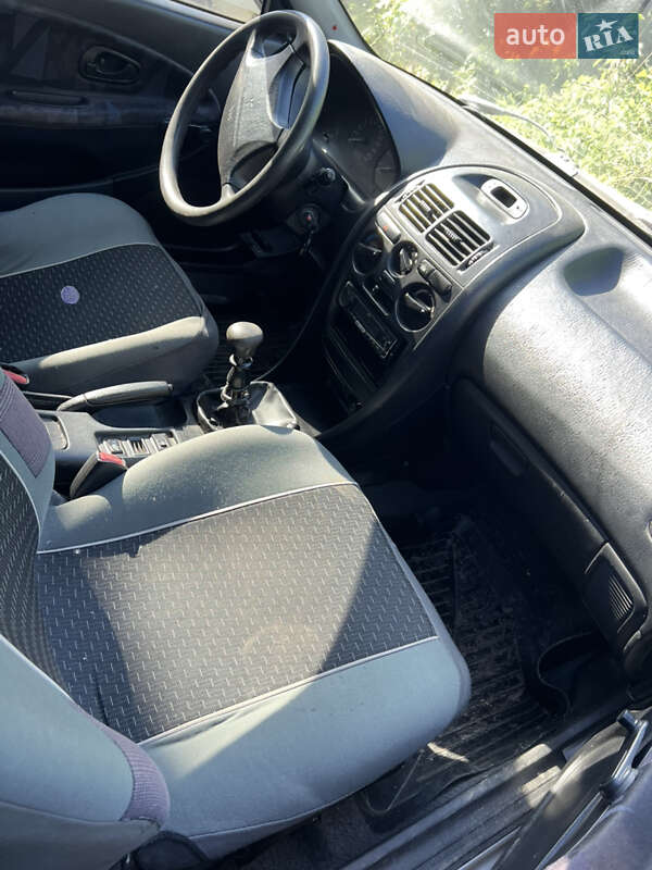 Седан Mitsubishi Carisma 1997 в Ивано-Франковске