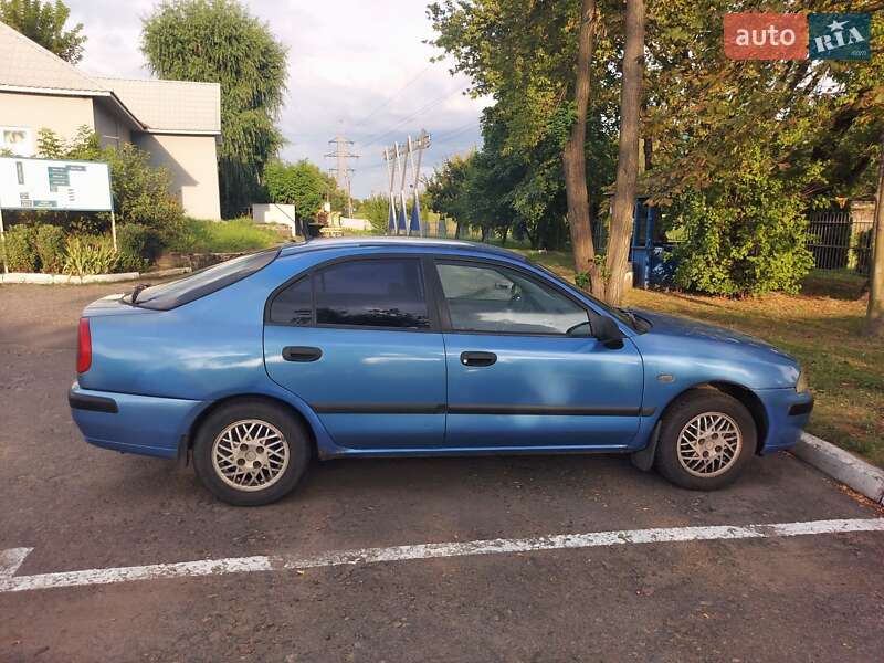 Седан Mitsubishi Carisma 2000 в Киеве