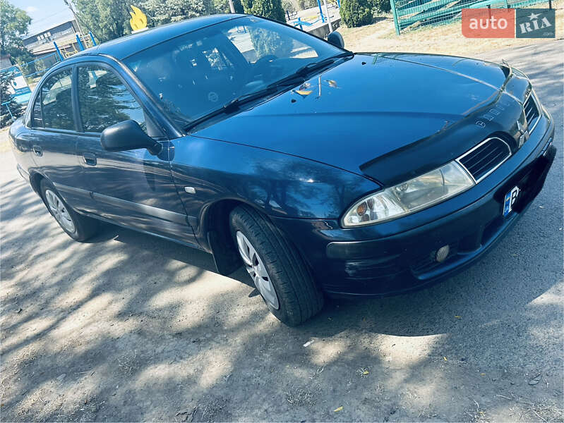 Лифтбек Mitsubishi Carisma 2001 в Сарате