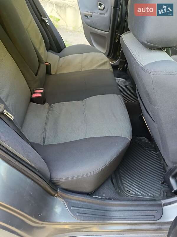 Седан Mitsubishi Carisma 2003 в Тернополе