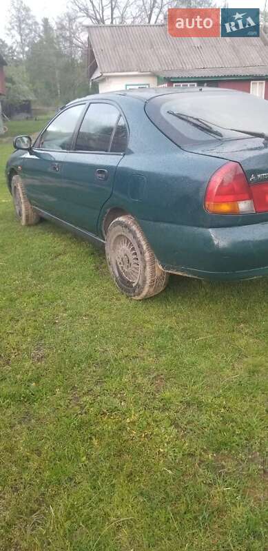 Седан Mitsubishi Carisma 1997 в Ровно
