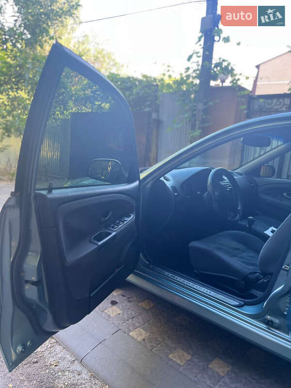 Лифтбек Mitsubishi Carisma 2003 в Одессе