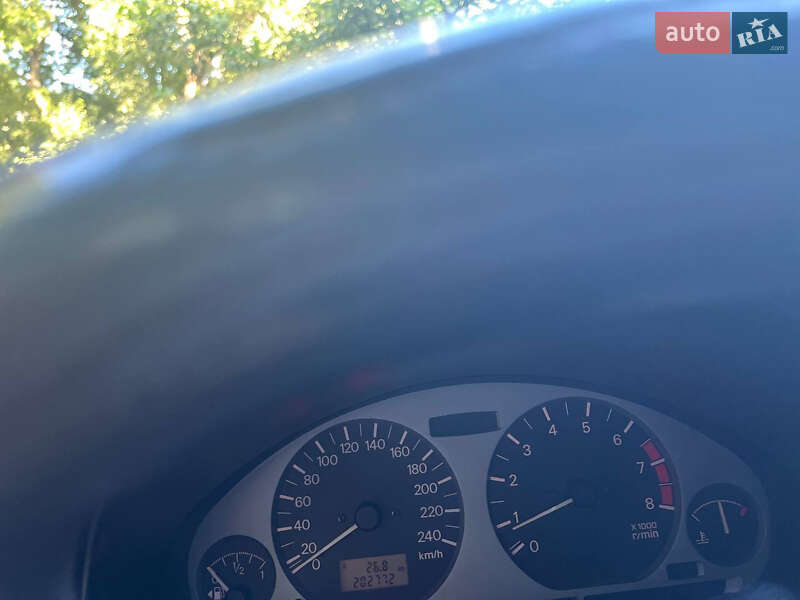 Лифтбек Mitsubishi Carisma 2003 в Одессе