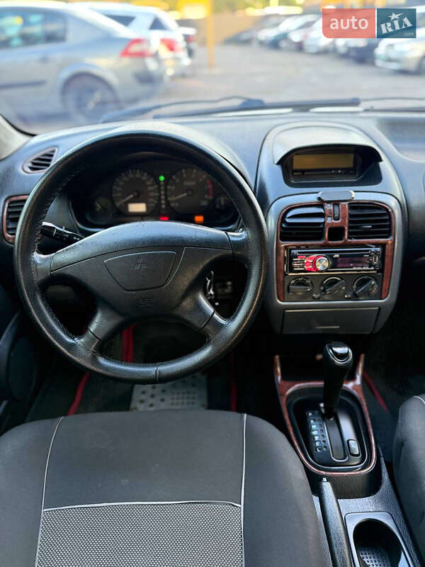Лифтбек Mitsubishi Carisma 2001 в Запорожье