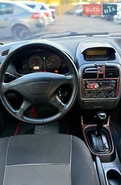 Лифтбек Mitsubishi Carisma 2001 в 