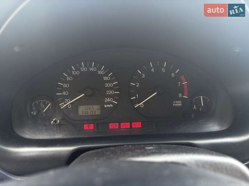 Седан Mitsubishi Carisma 2003 в Запорожье