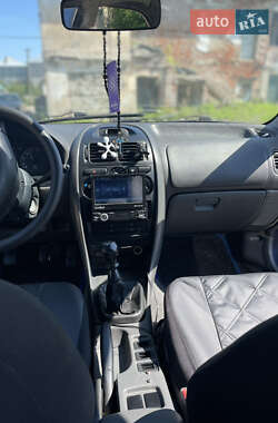 Ліфтбек Mitsubishi Carisma 1996 в  фото 10 Ліфтбек Mitsubishi Carisma 1996 в