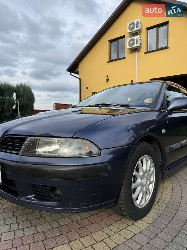 Седан Mitsubishi Carisma 2002 в Новом Роздоле