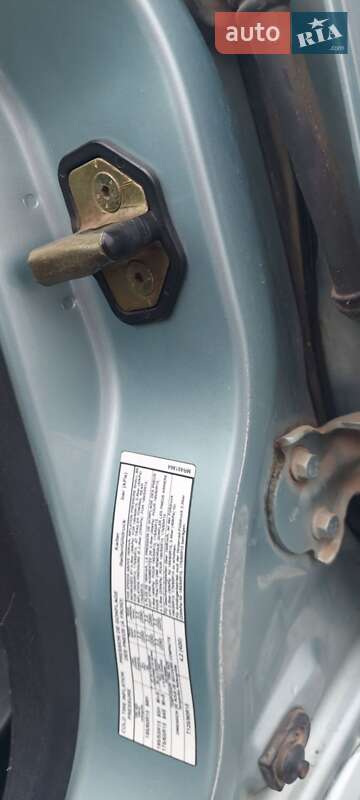 Седан Mitsubishi Carisma 2003 в Бершаді