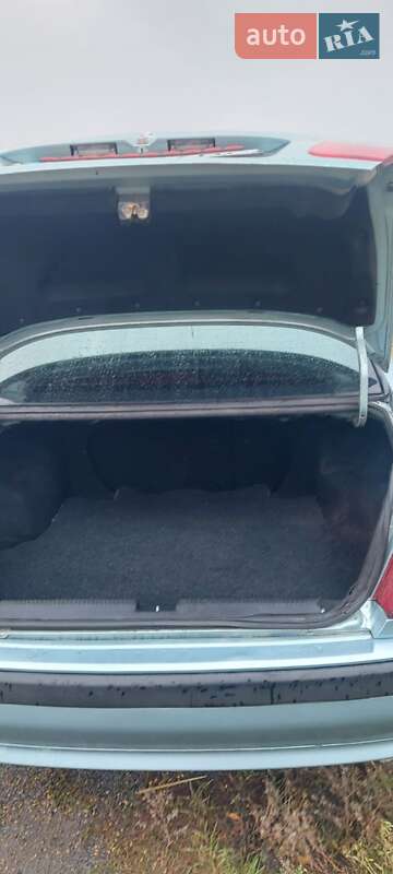 Седан Mitsubishi Carisma 2003 в Бершаді