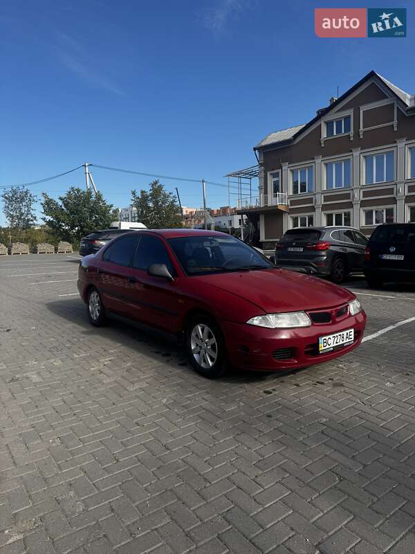 Лифтбек Mitsubishi Carisma 1998 в Черновцах