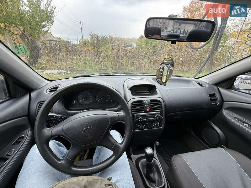 Седан Mitsubishi Carisma 2003 в Яготині