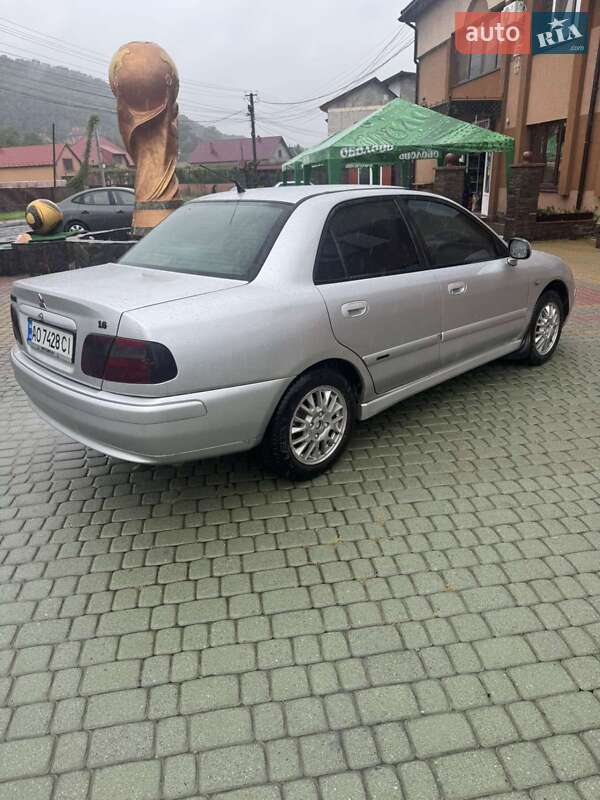 Седан Mitsubishi Carisma 2003 в Коломые