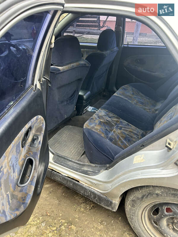 Седан Mitsubishi Carisma 1998 в Коломые