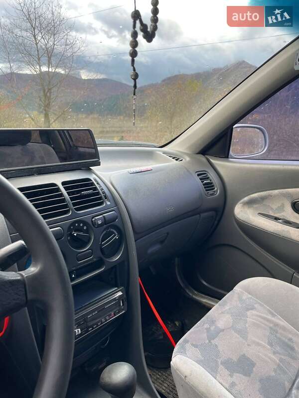 Седан Mitsubishi Carisma 1997 в Бориславе