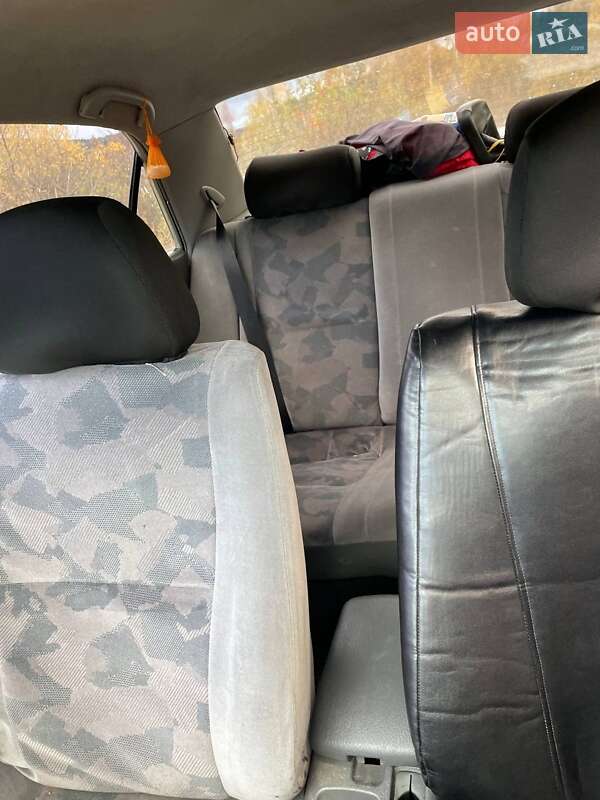 Седан Mitsubishi Carisma 1997 в Бориславе