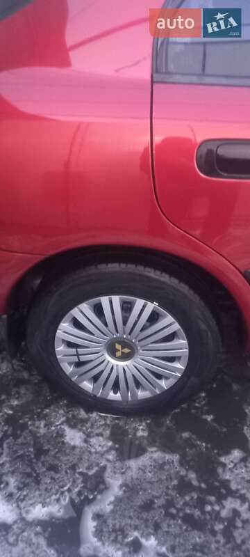 Ліфтбек Mitsubishi Carisma 2000 в Дніпрі