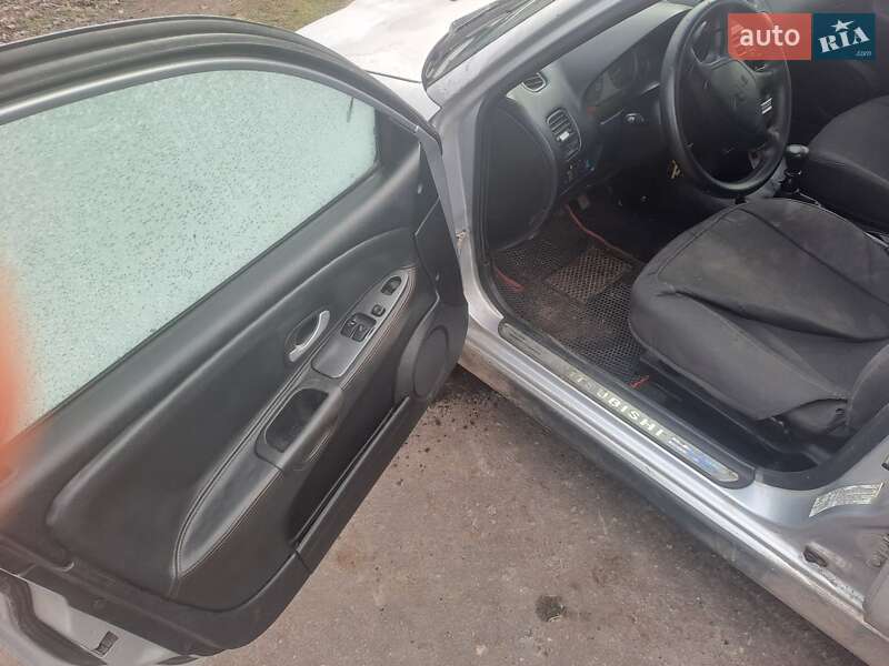 Седан Mitsubishi Carisma 2003 в Сумах