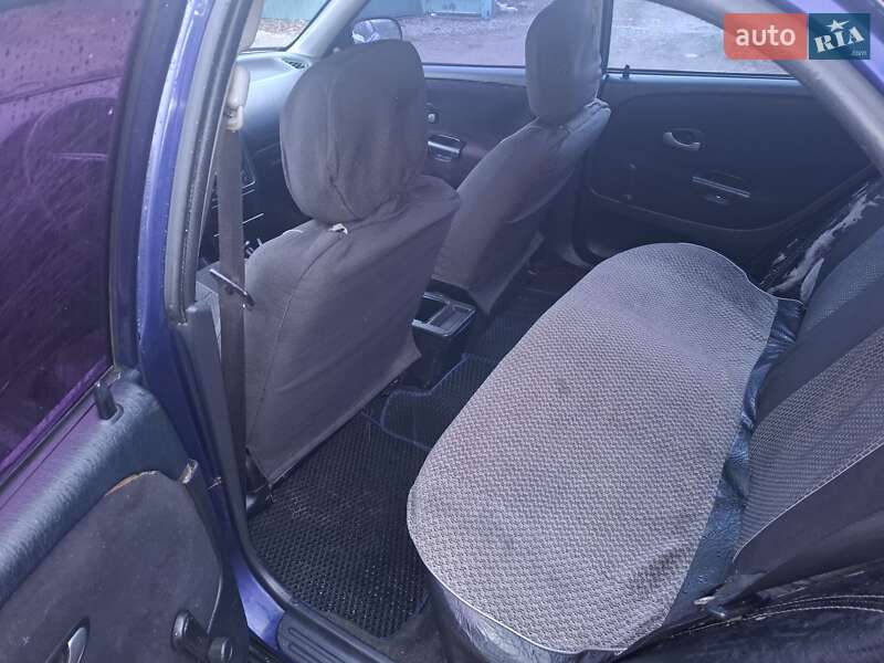 Седан Mitsubishi Carisma 2003 в Немирові