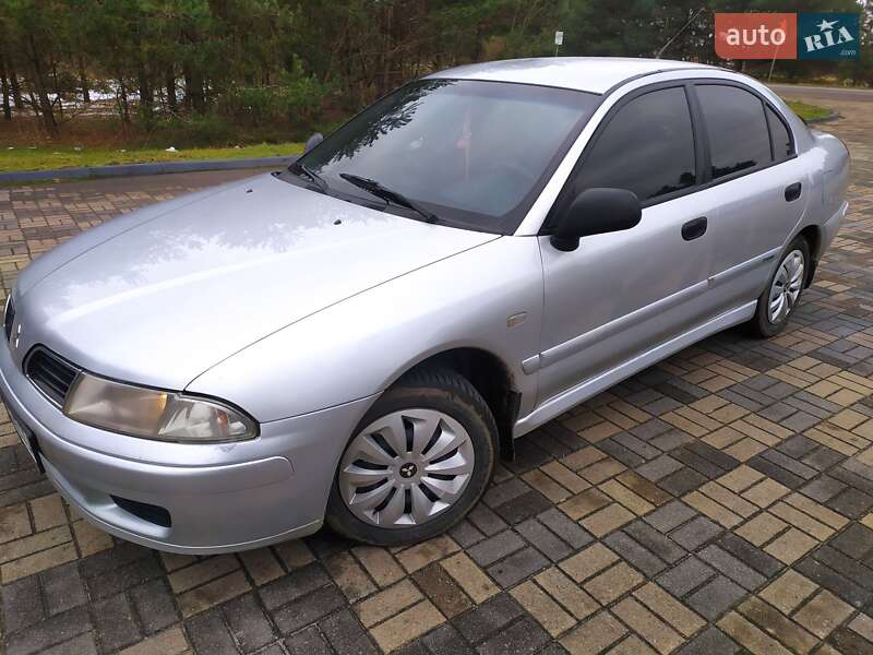 Ліфтбек Mitsubishi Carisma 2003 в Мостиській
