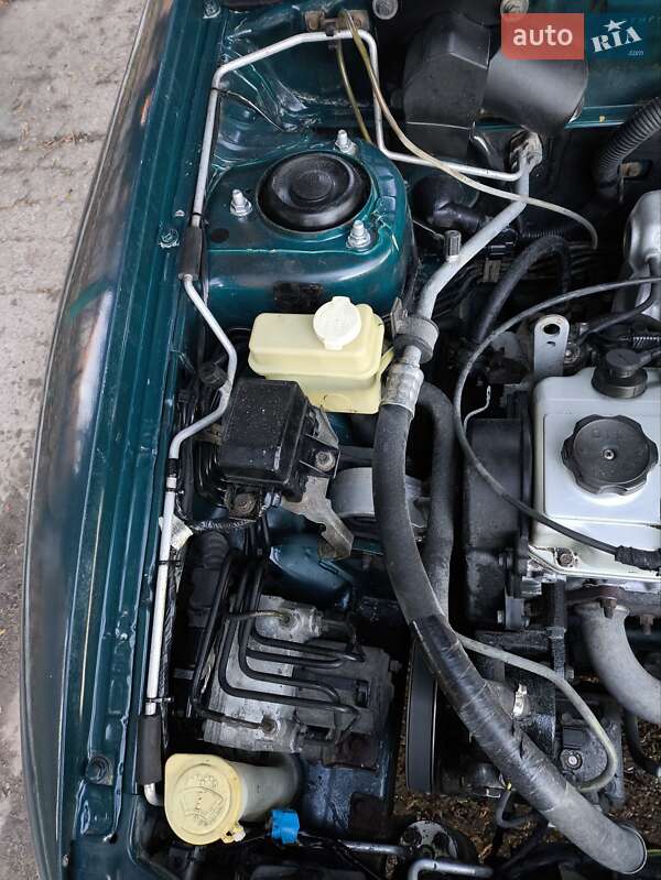 Ліфтбек Mitsubishi Carisma 1996 в Надвірній